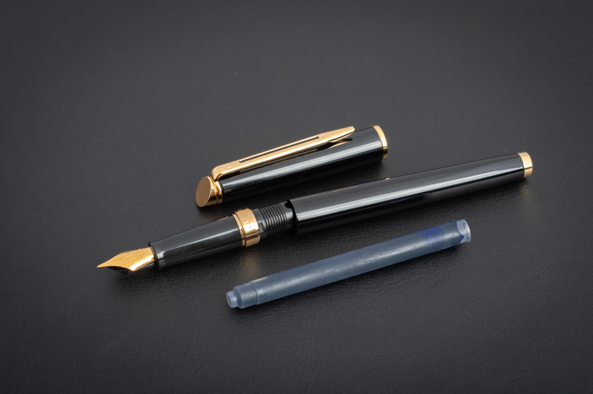 Ручка waterman paris. Перьевая ручка Ватерман. Перьевая ручка Waterman. Перьевая ручка Waterman Paris. Ручка перьевая Waterman 89861.